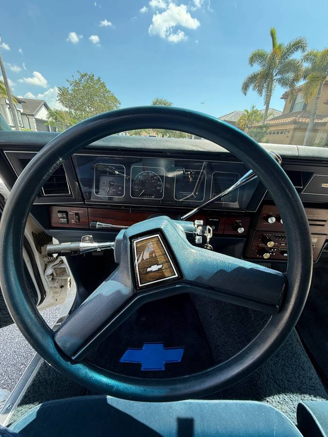 Chevy-caprice-classic-brougham-1987-white-36