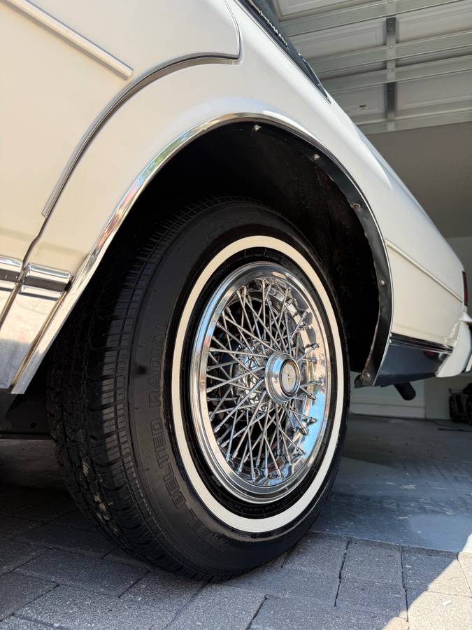 Chevy-caprice-classic-brougham-1987-white-40