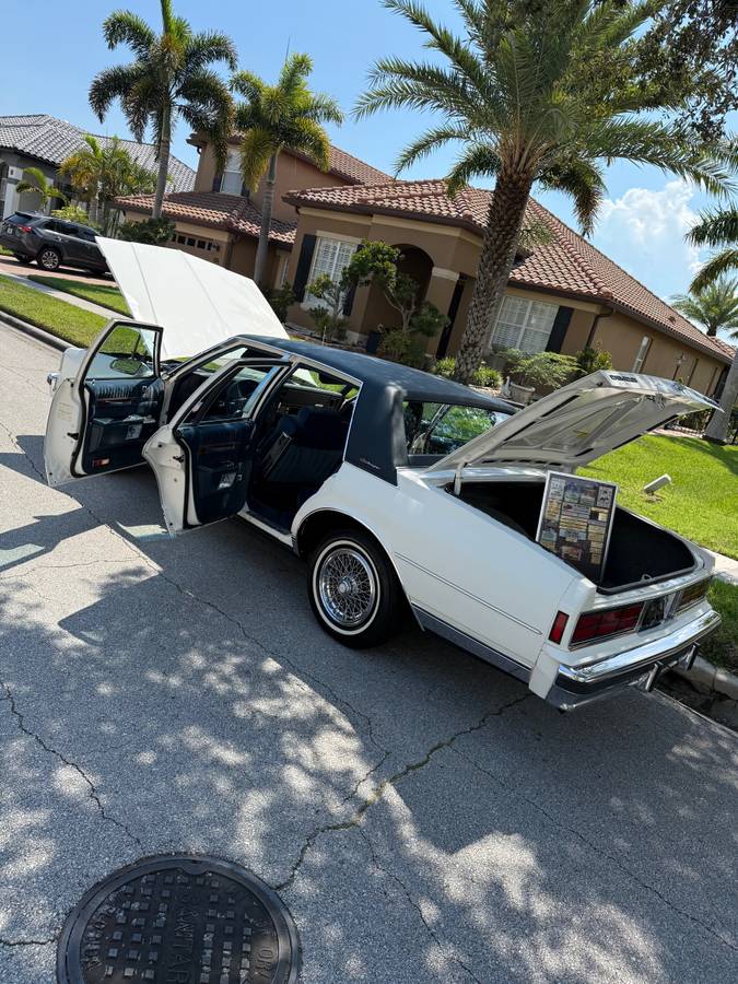 Chevy-caprice-classic-brougham-1987-white-47