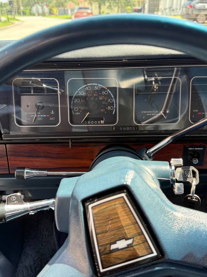 Chevy-caprice-classic-brougham-1987-white-49
