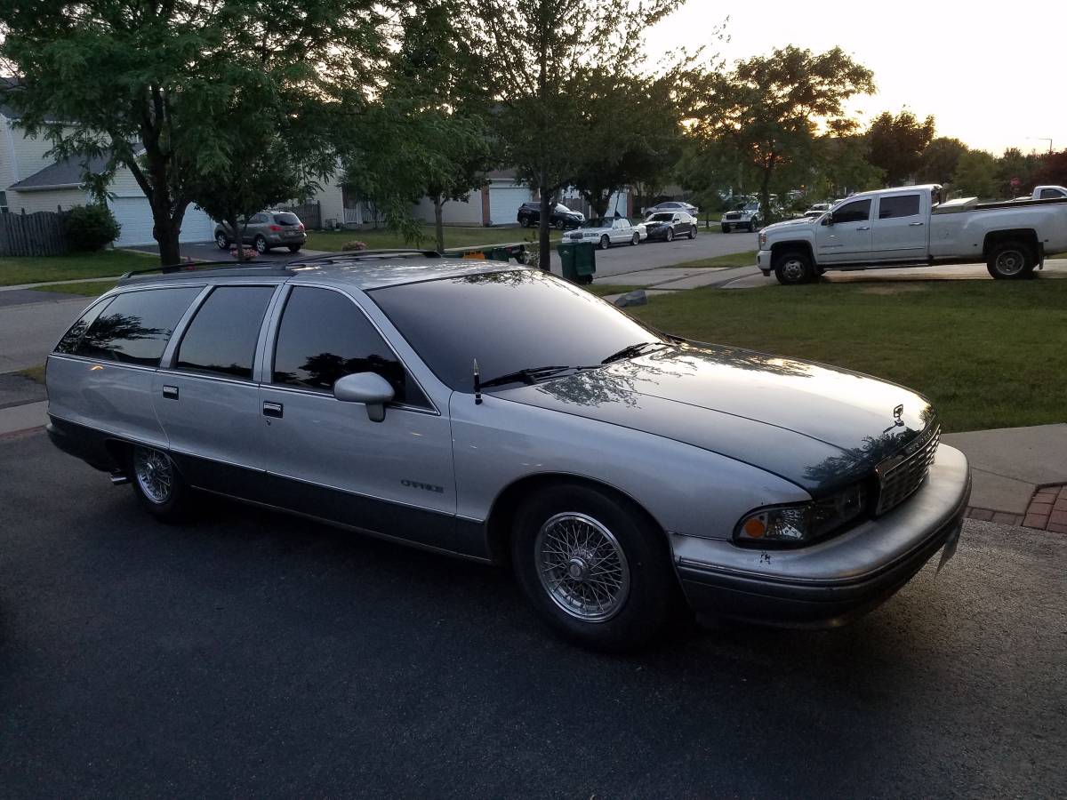 Chevy-caprice-wagon-1992-grey-8
