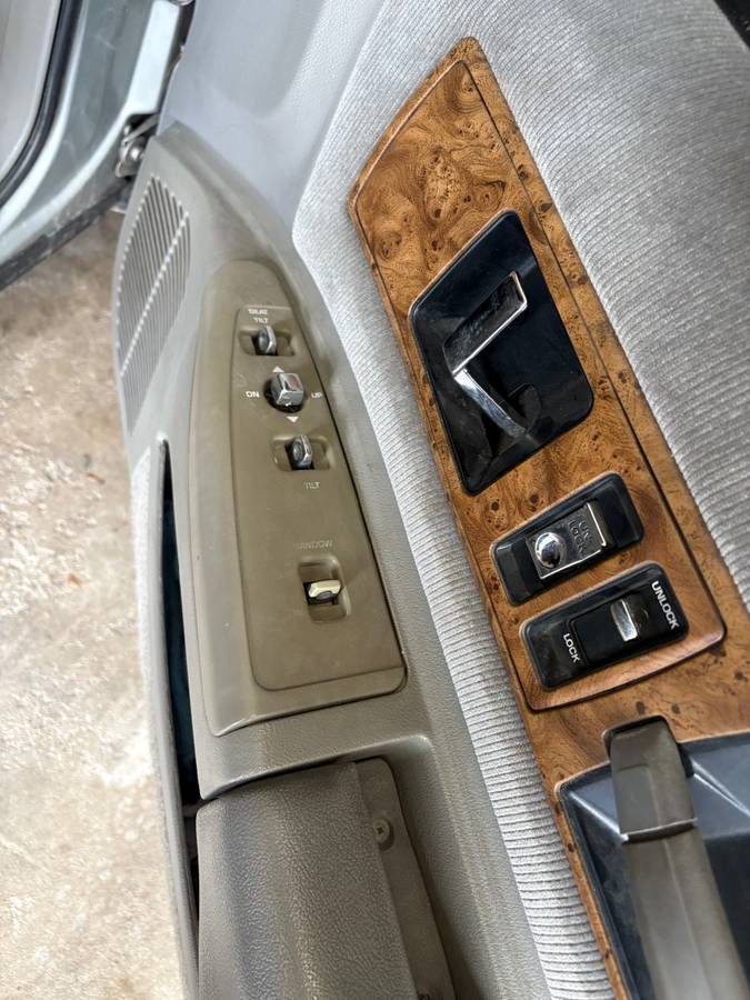 Chevy-caprice-wagon-1992-grey-9