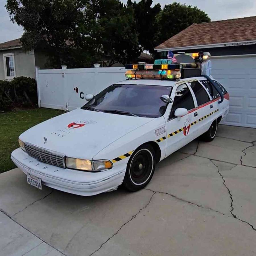 Chevy-caprice-wagon-1994-white-2