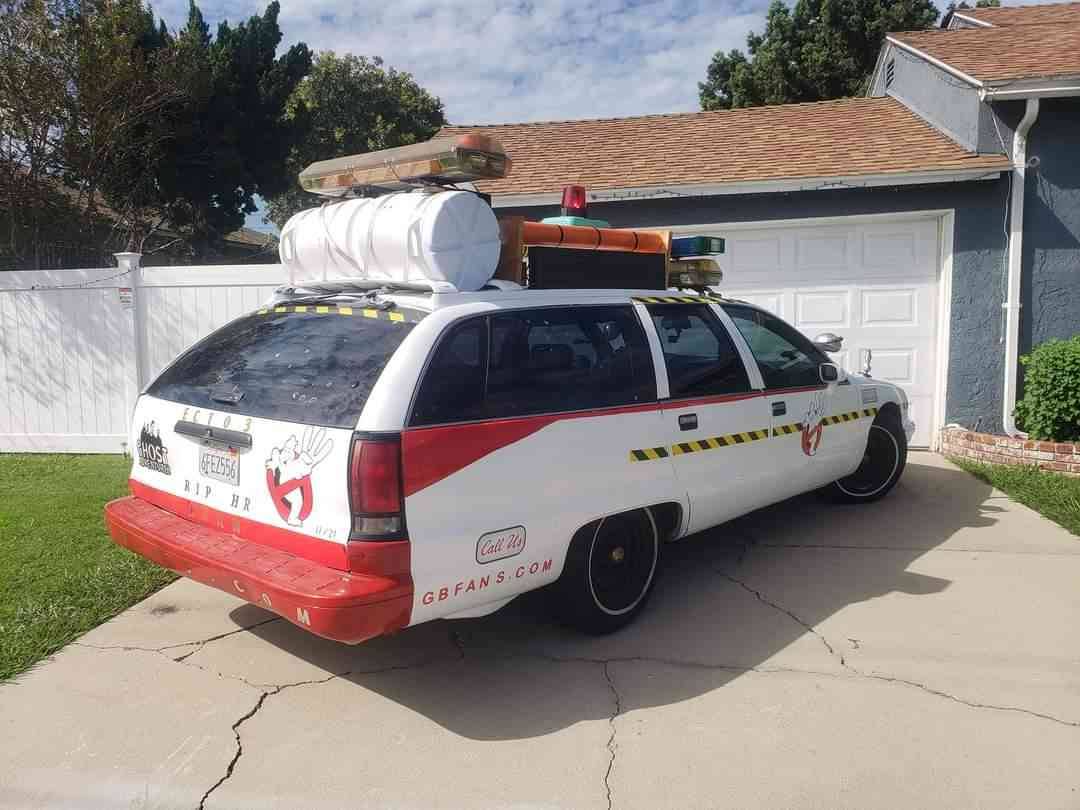 Chevy-caprice-wagon-1994-white-3