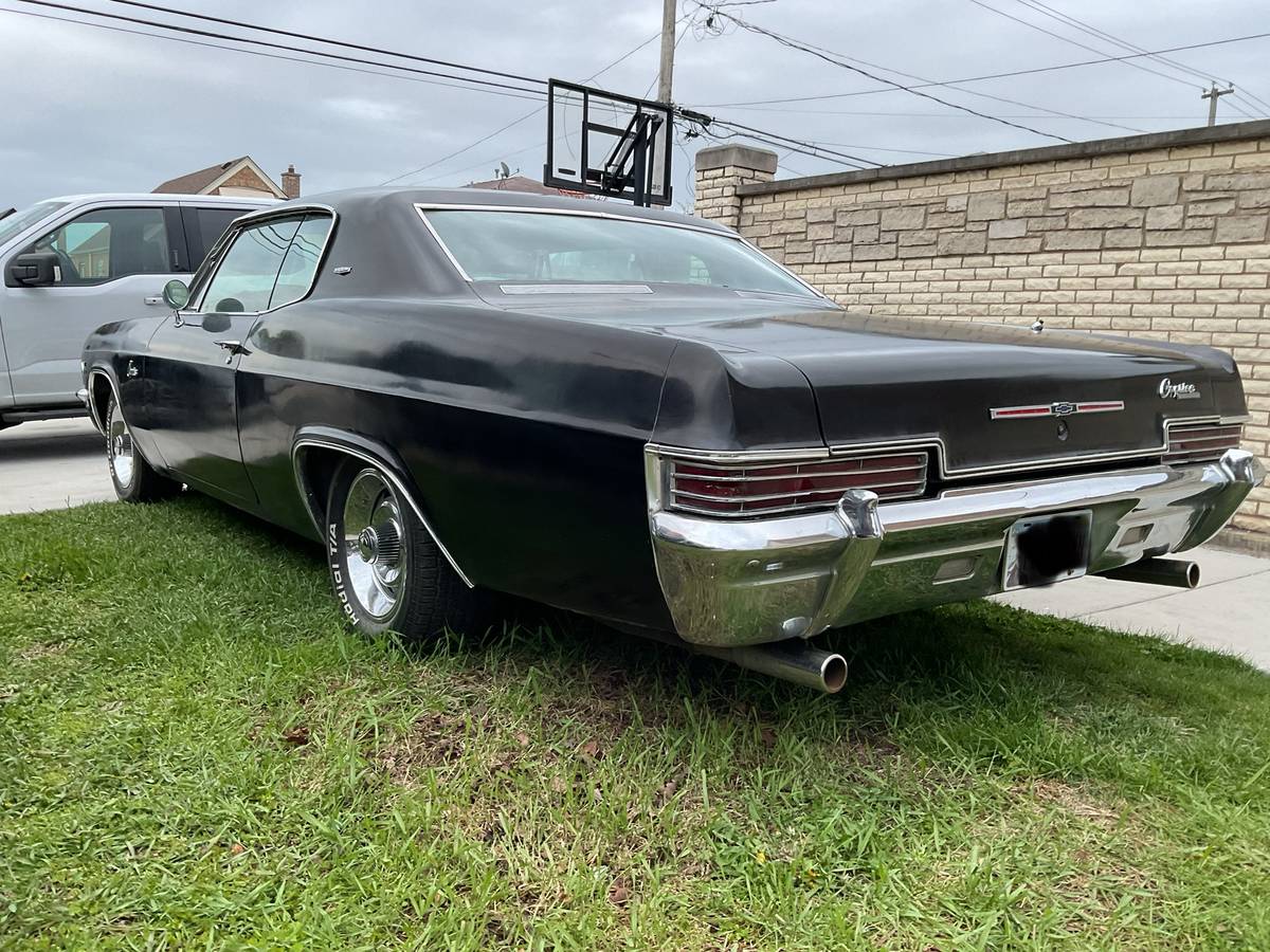Chevy-caprice.-1966-black-4