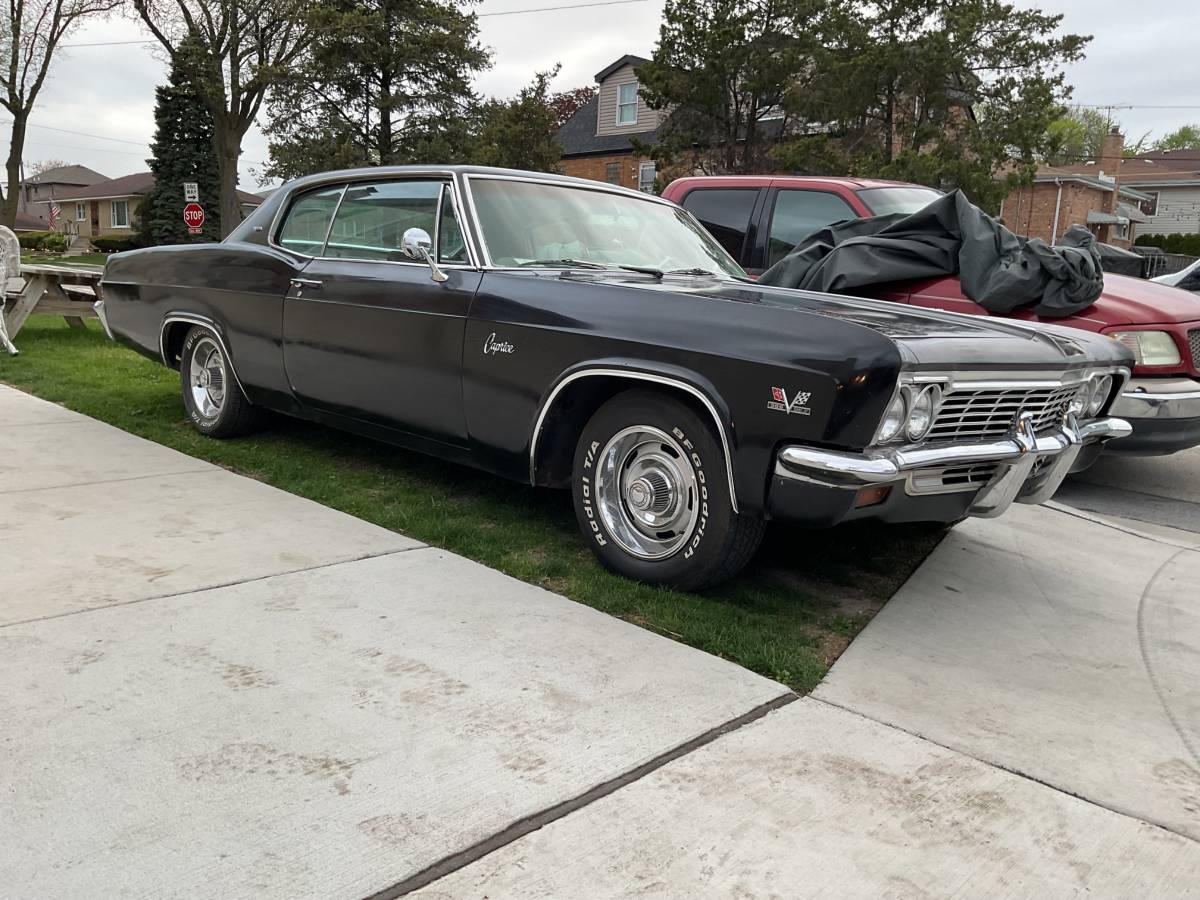 Chevy-caprice.-1966-black