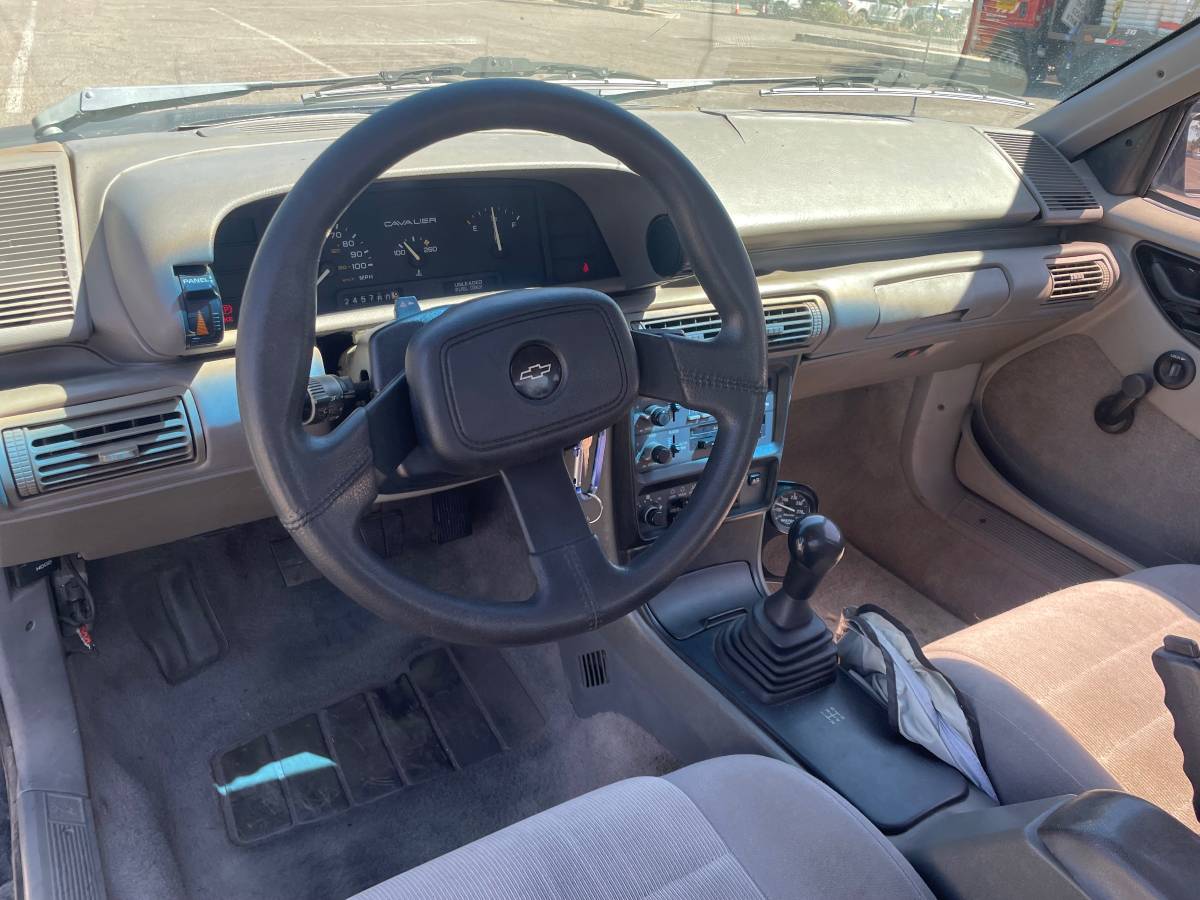 Chevy-cavalier-1993-black-12