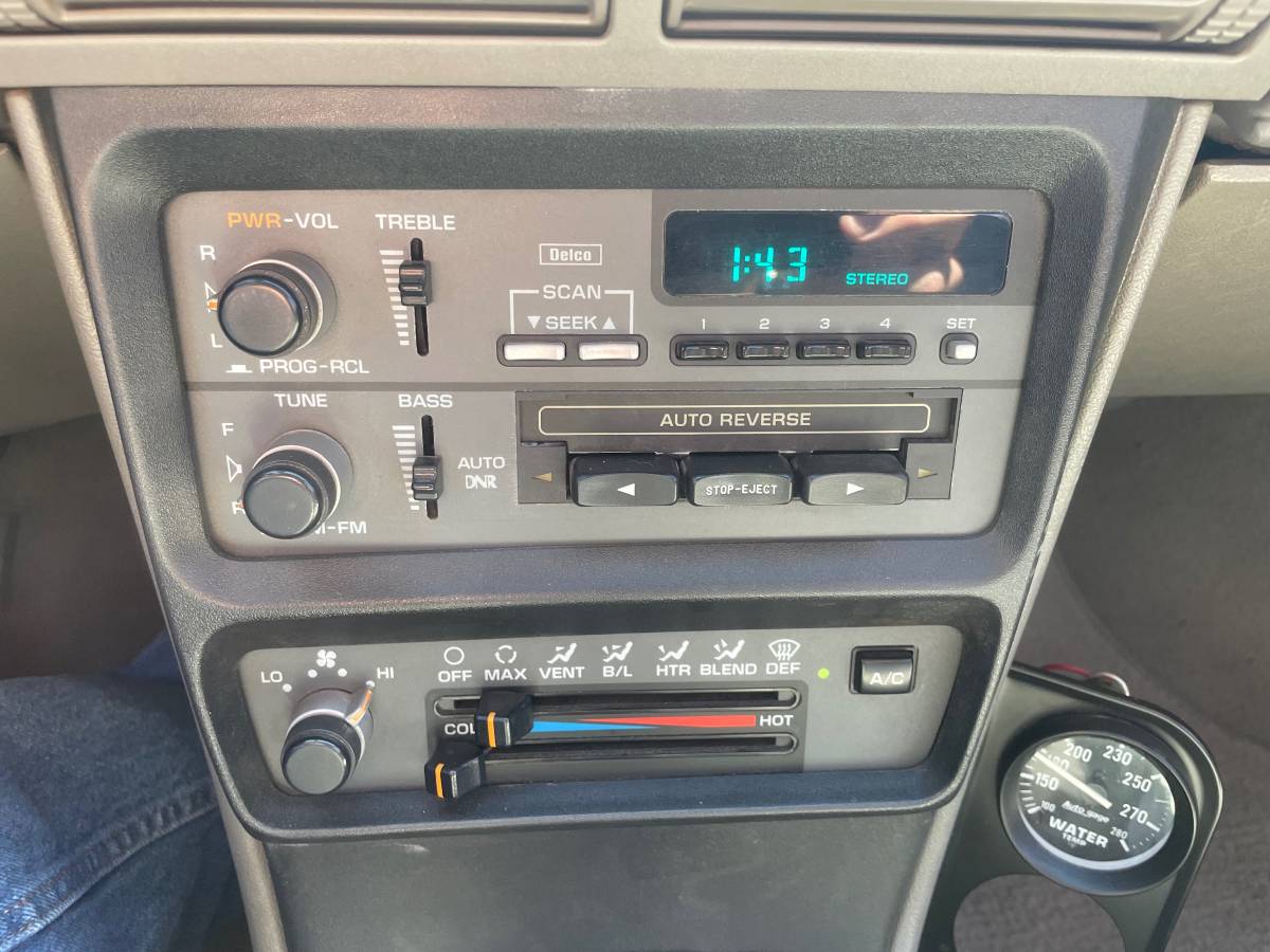Chevy-cavalier-1993-black-4