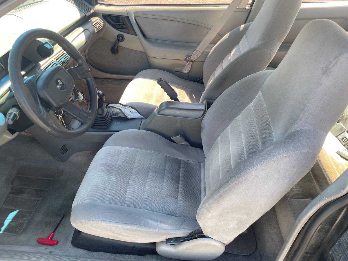 Chevy-cavalier-1993-black-8
