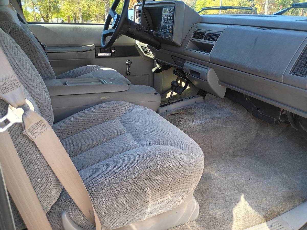 Chevy-cheyenne-1500-1994-white-4