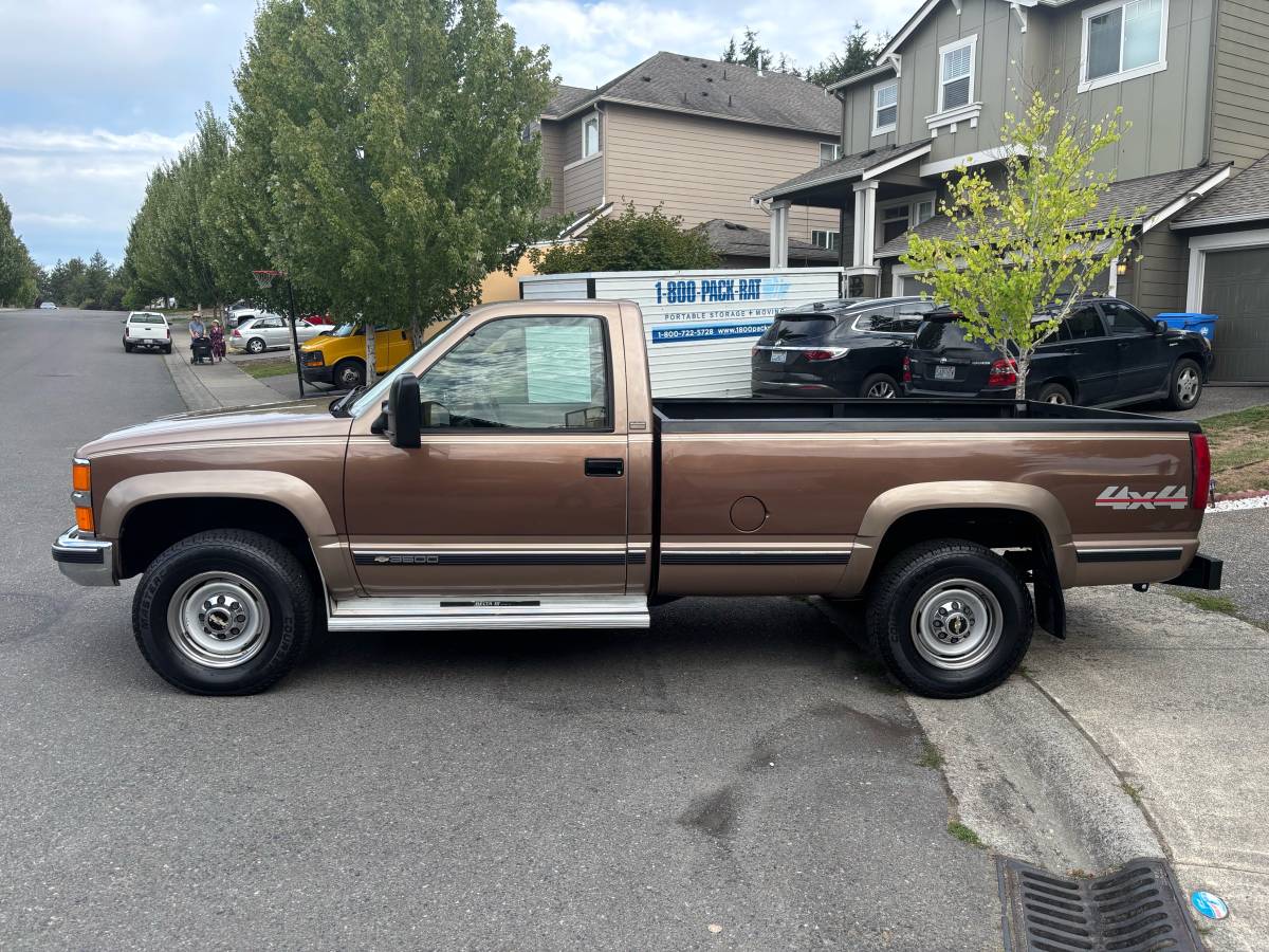 Chevy-cheyenne-3500-1993-brown-1