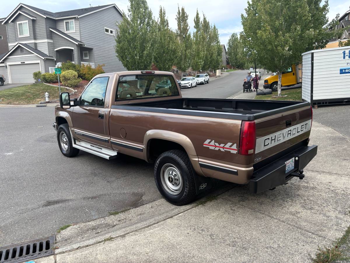 Chevy-cheyenne-3500-1993-brown-2