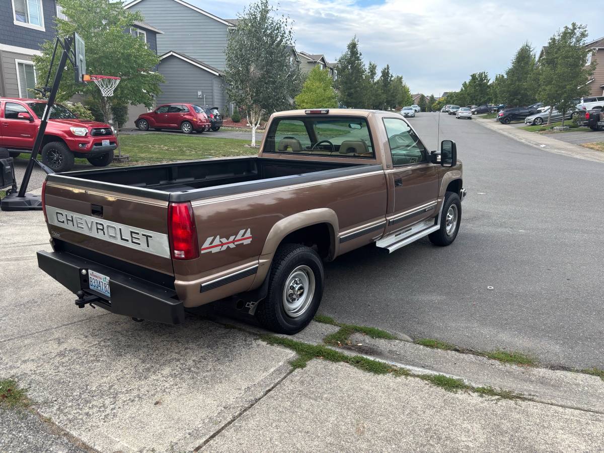 Chevy-cheyenne-3500-1993-brown-3