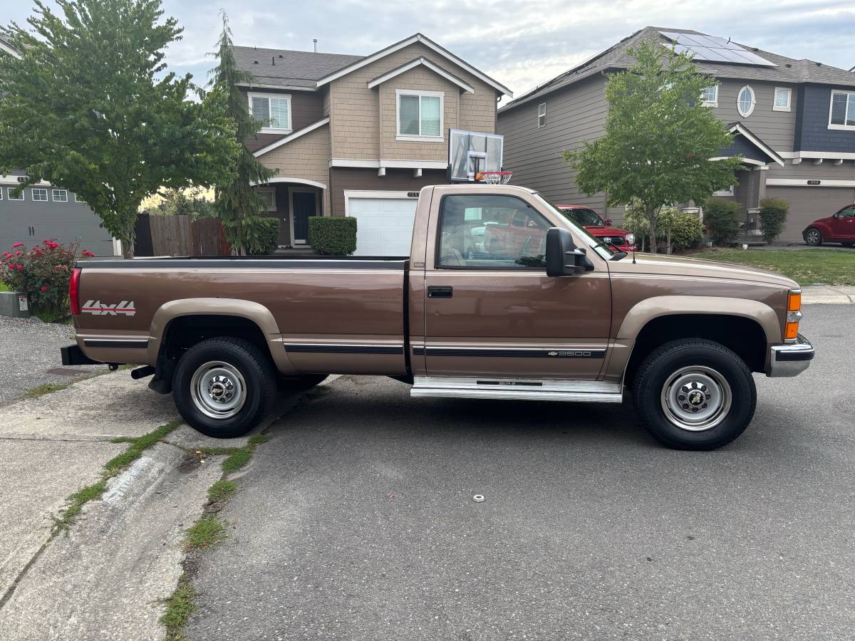 Chevy-cheyenne-3500-1993-brown-4