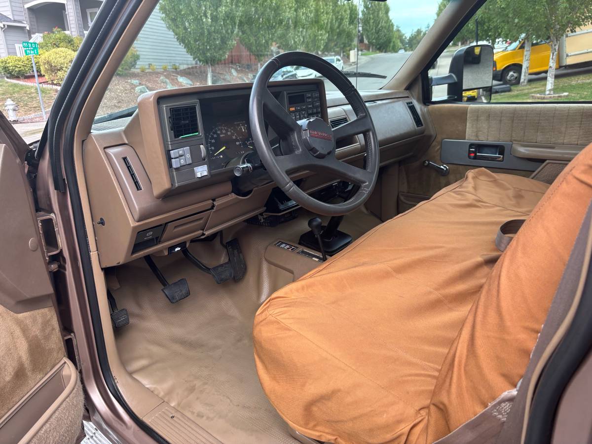 Chevy-cheyenne-3500-1993-brown-8