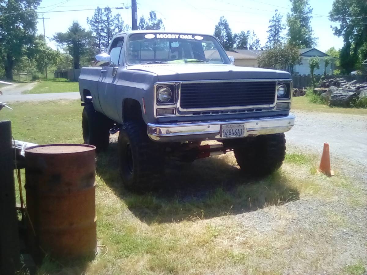 Chevy-cheyenne-k-10-1975-grey-1