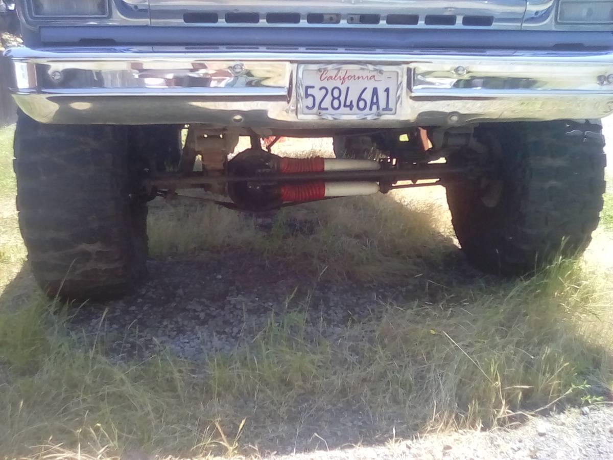 Chevy-cheyenne-k-10-1975-grey-2