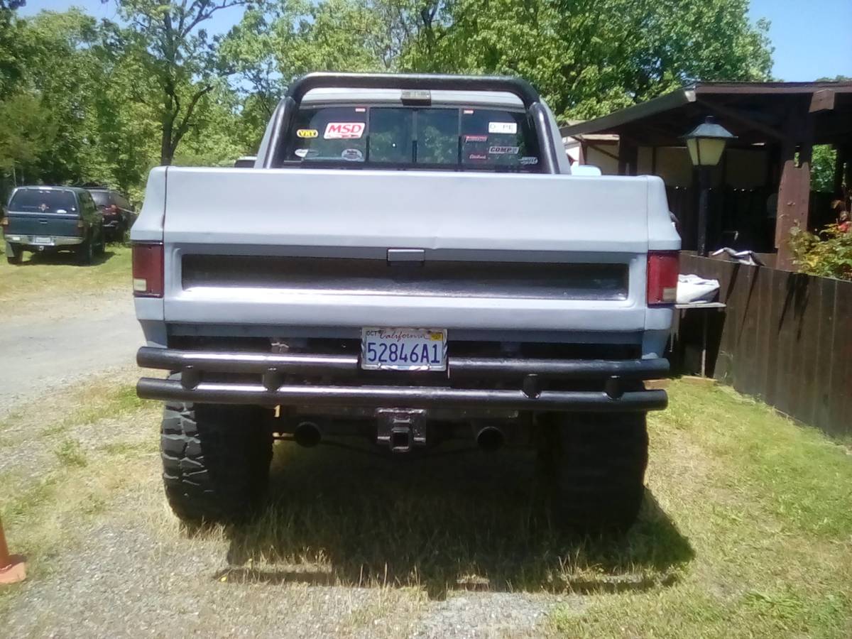 Chevy-cheyenne-k-10-1975-grey-3