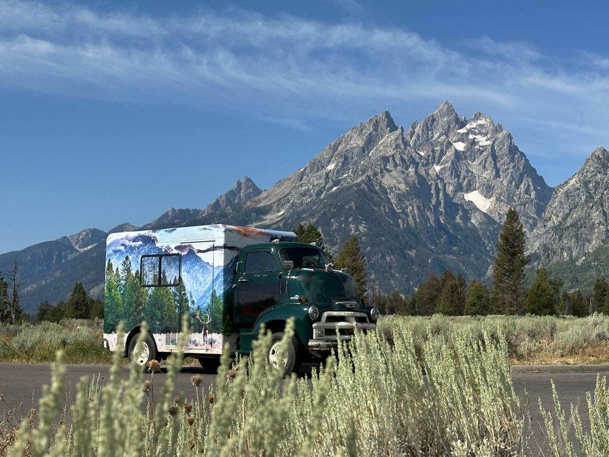 Chevy-coe-truck-camper-1955-green