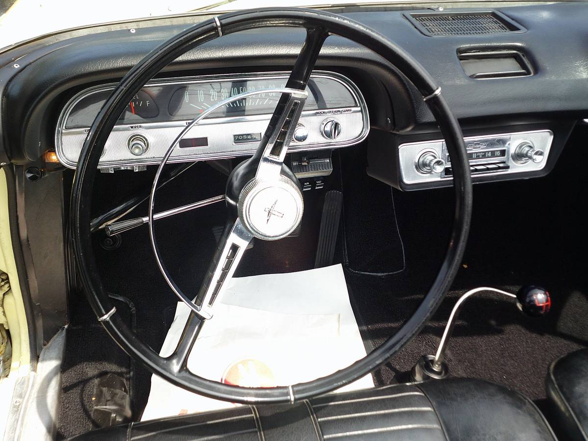 Chevy-corvair-monza-1964-yellow-11