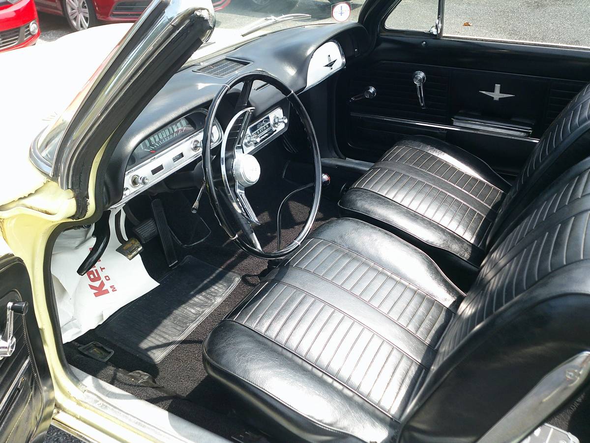 Chevy-corvair-monza-1964-yellow-6