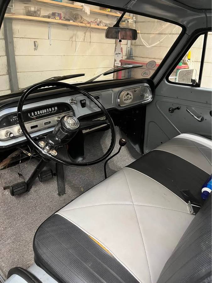 Chevy-corvair-van-1961-white-4