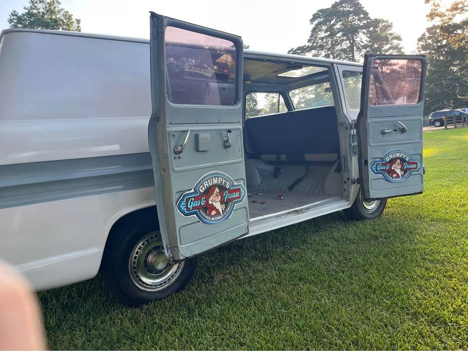Chevy-corvair-van-1961-white