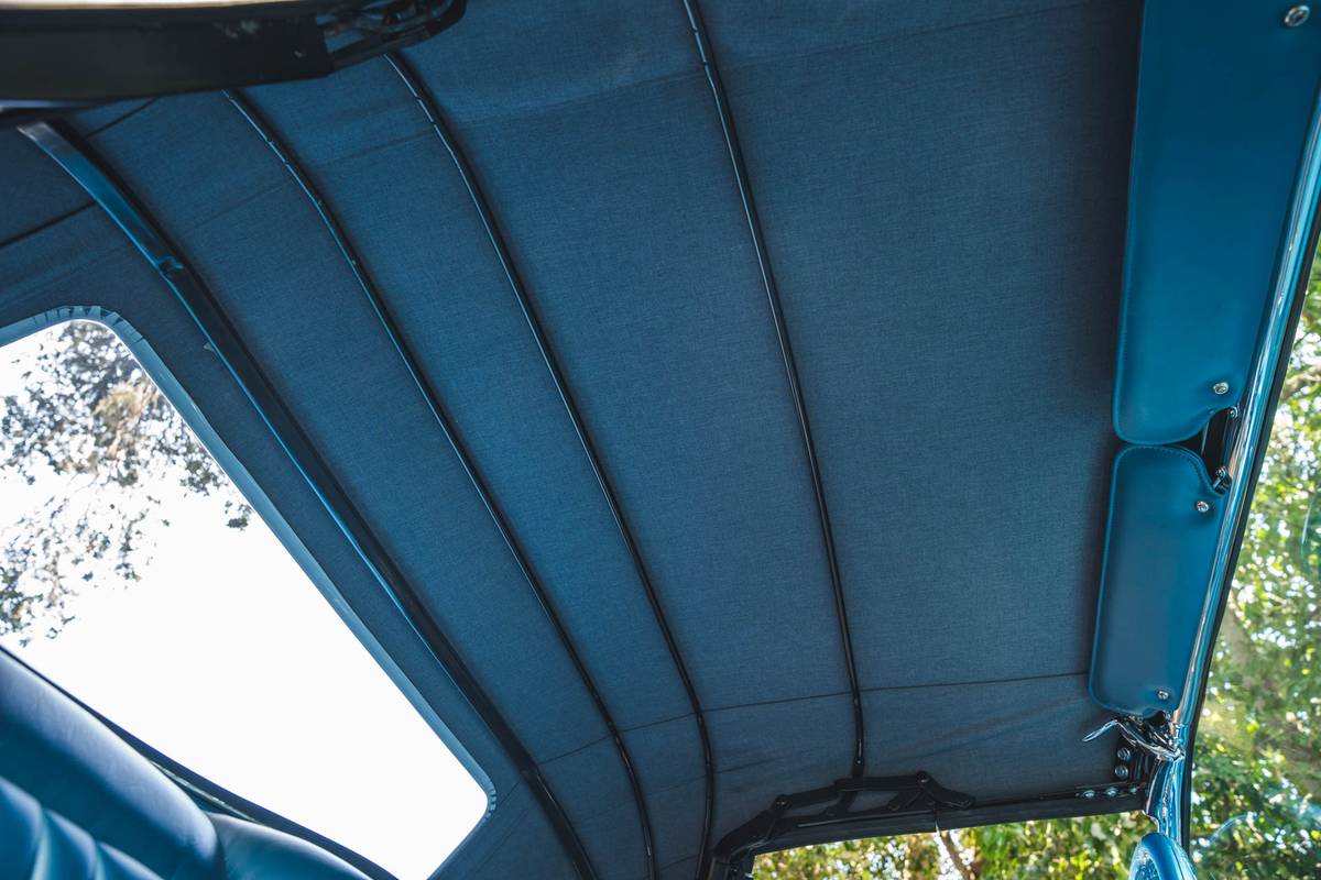 Chevy-corvette-1961-black-2
