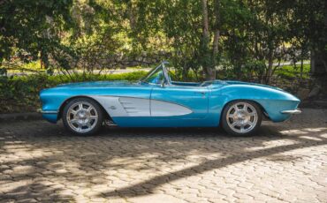 Chevy-corvette-1961-black