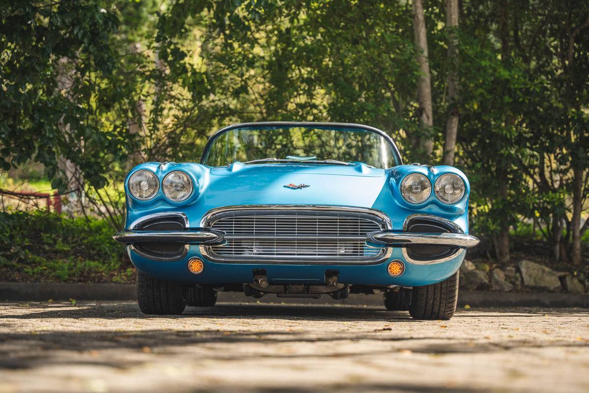 Chevy-corvette-1961-black-5