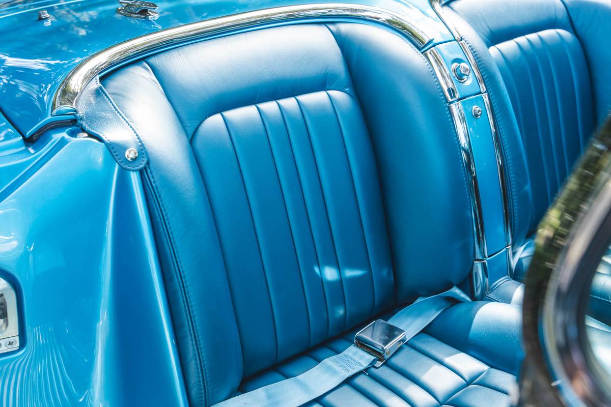 Chevy-corvette-1961-black-6