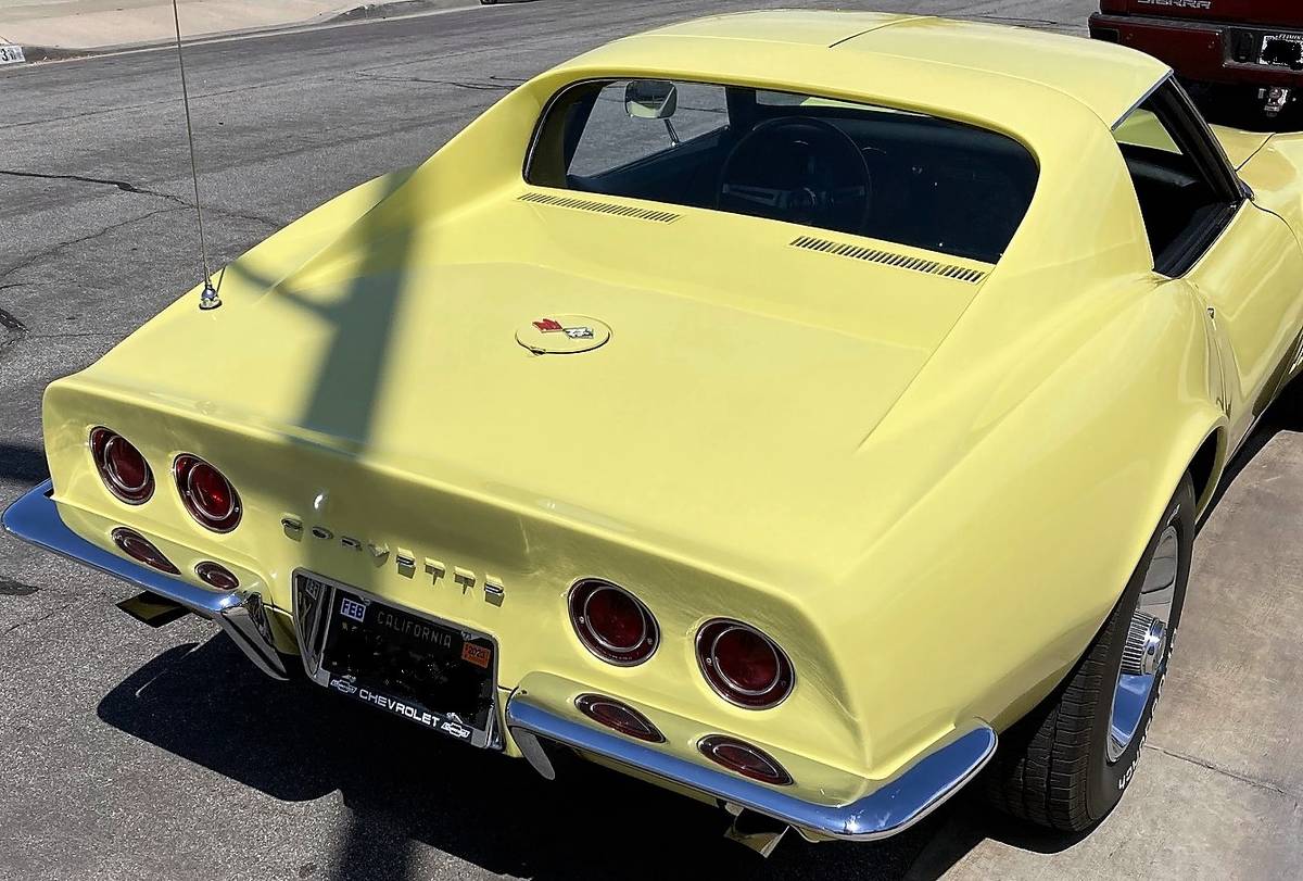 Chevy-corvette-1968-yellow-1