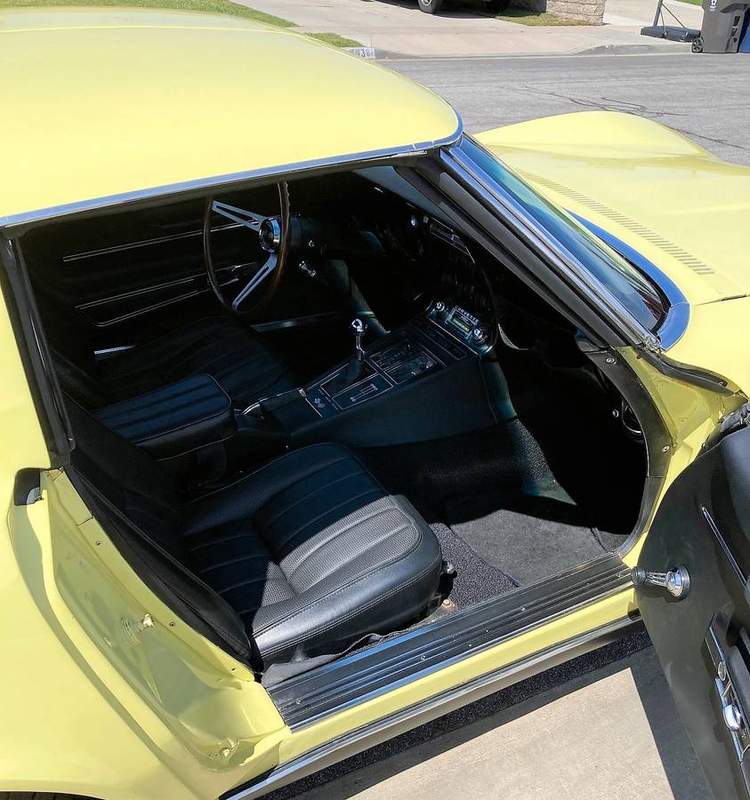 Chevy-corvette-1968-yellow-3