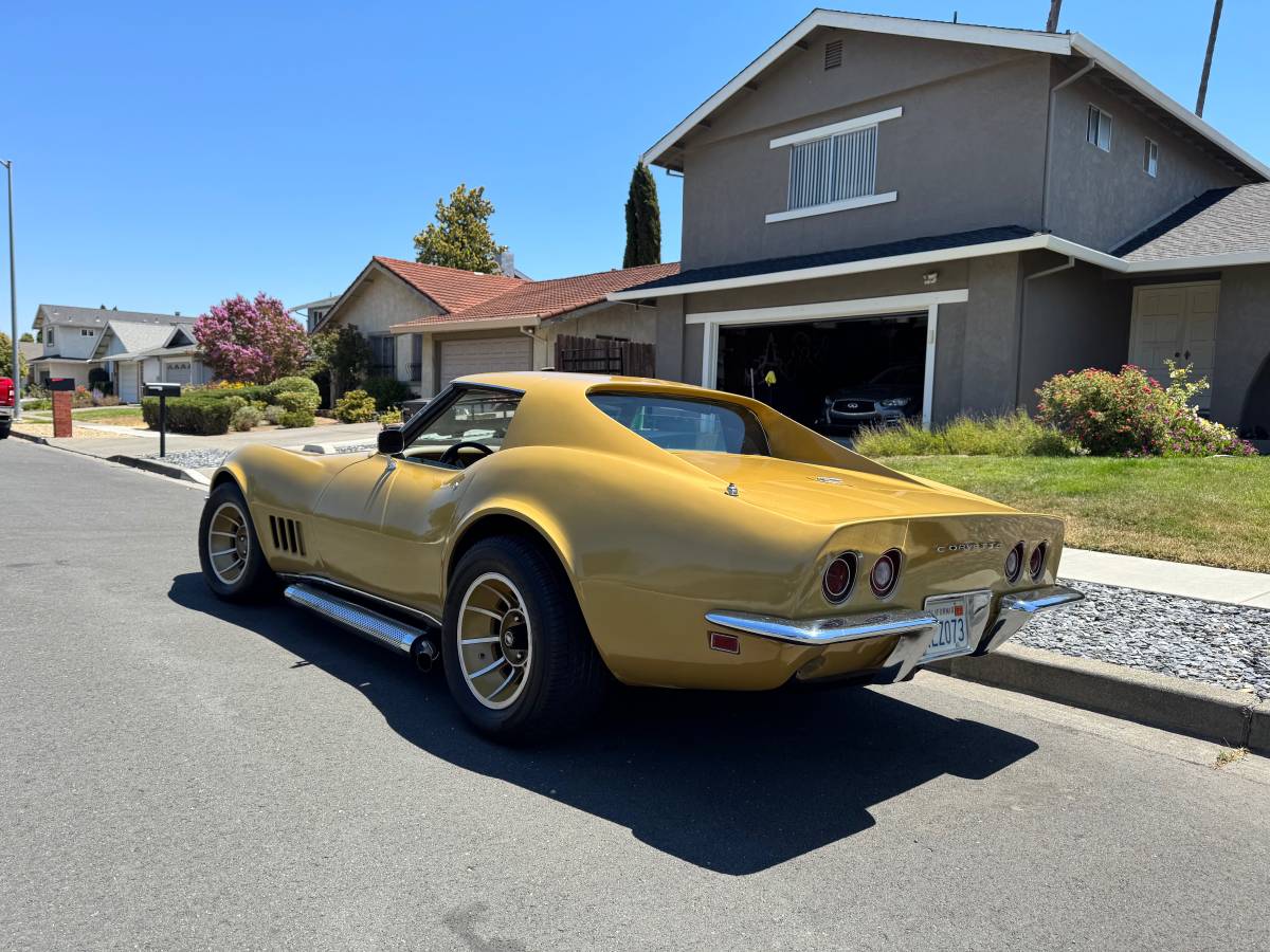 Chevy-corvette-1969-custom-10