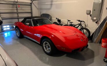 Chevy-corvette-1975-red-1