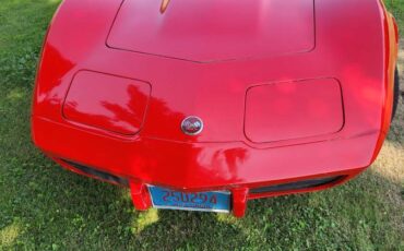 Chevy-corvette-1976-red-1
