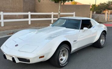 Chevy-corvette-1976-white-1