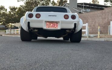 Chevy-corvette-1976-white-3
