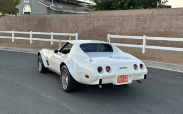 Chevy-corvette-1976-white