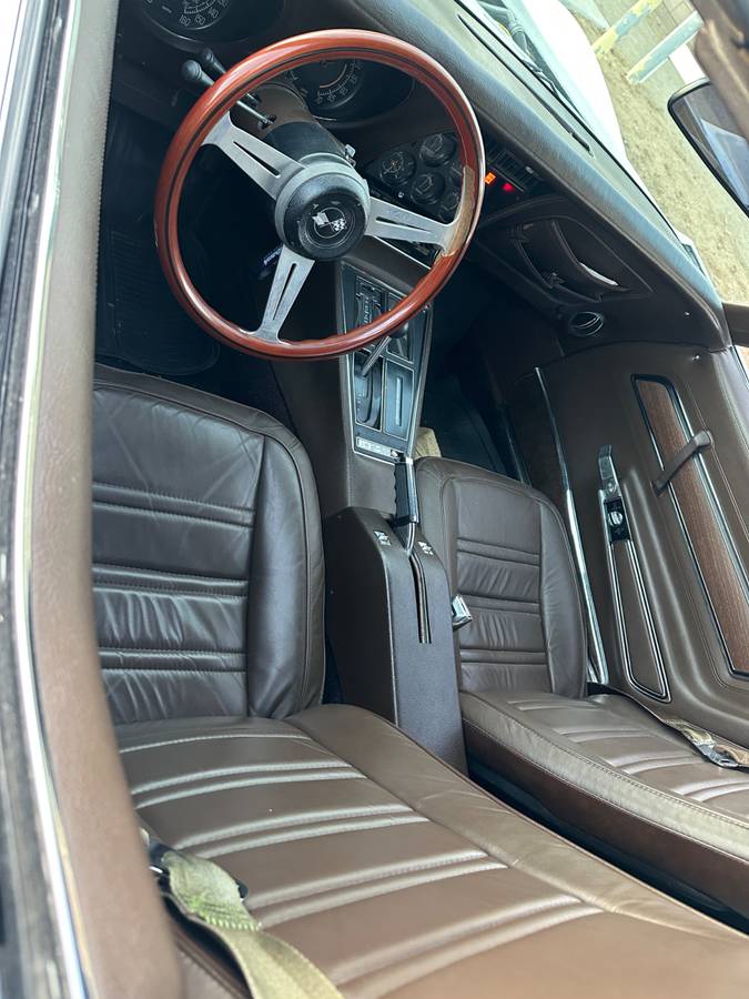 Chevy-corvette-1976-white-5