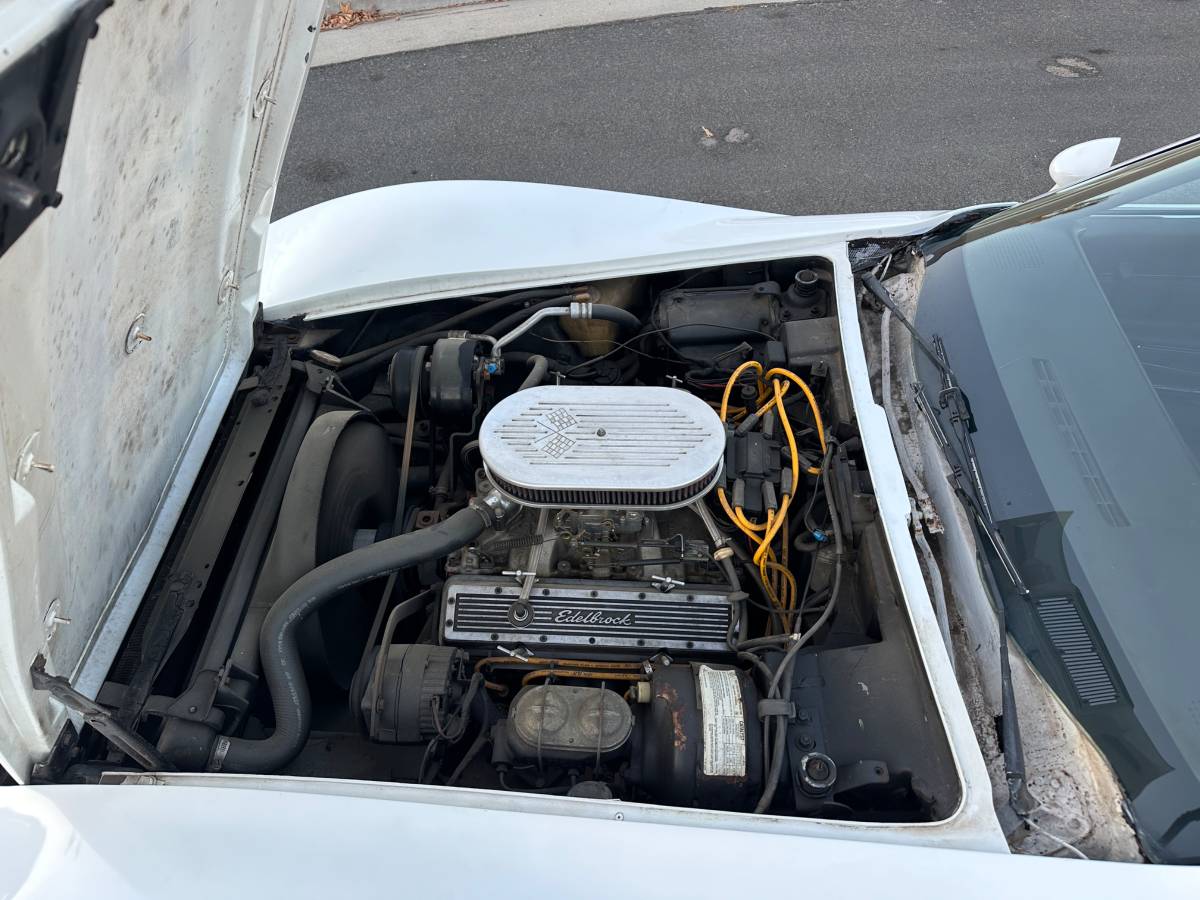Chevy-corvette-1976-white-6