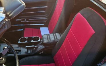 Chevy-corvette-1977-red-8