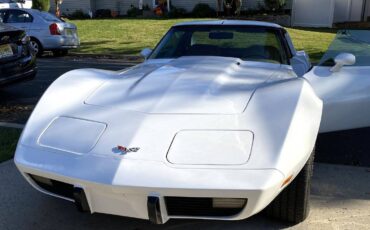 Chevy-corvette-1977-white-1