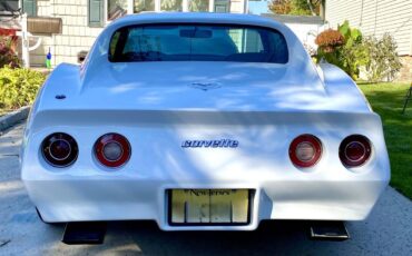 Chevy-corvette-1977-white-2