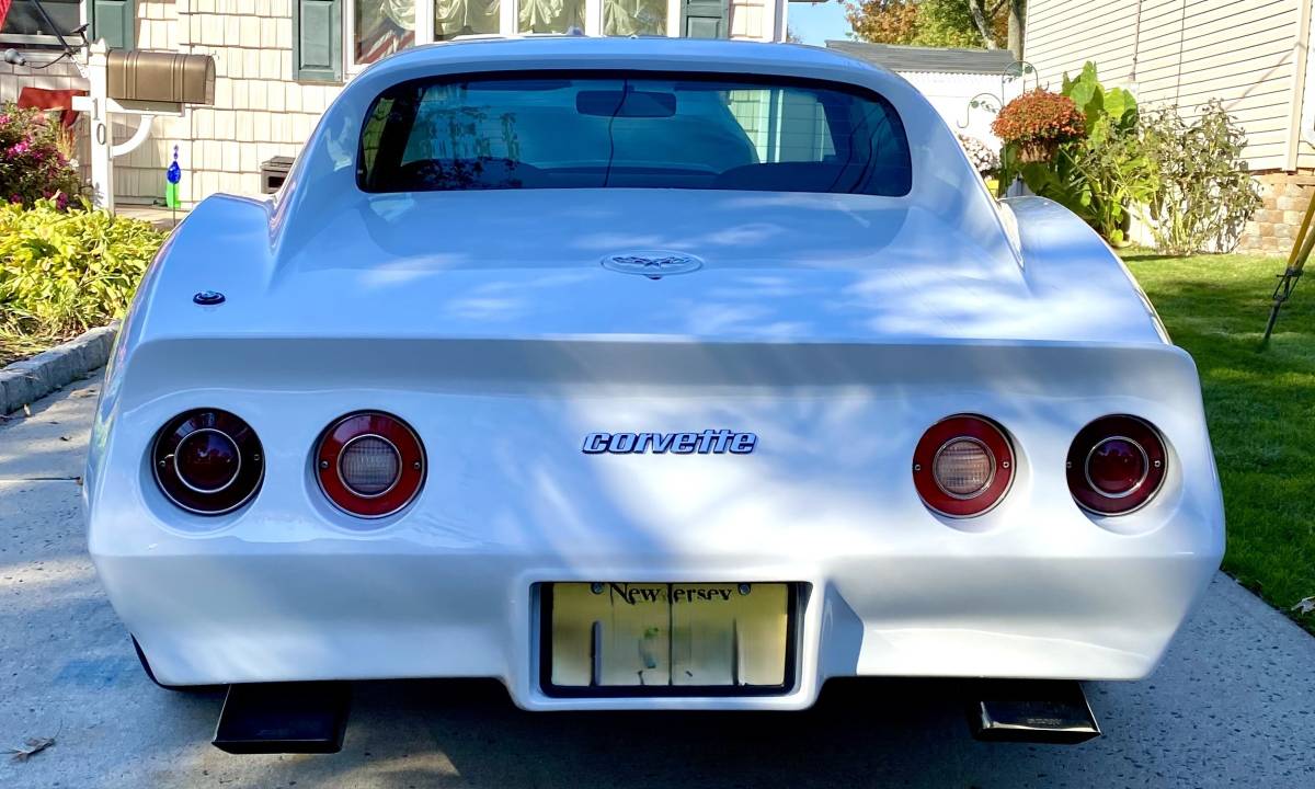 Chevy-corvette-1977-white-2