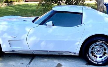Chevy-corvette-1977-white-3