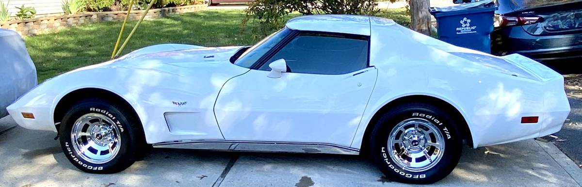 Chevy-corvette-1977-white-3