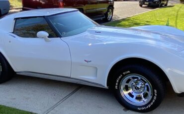 Chevy-corvette-1977-white