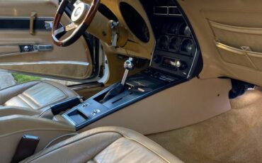 Chevy-corvette-1977-white-5