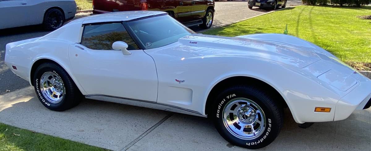 Chevy-corvette-1977-white